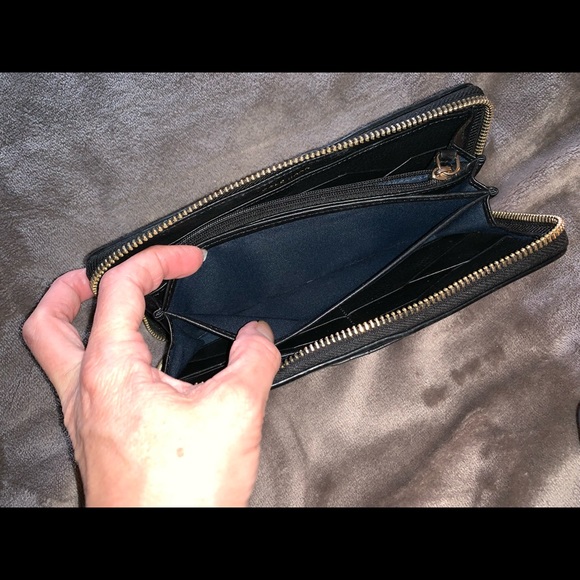 Cole Haan black leather zip around wallet - Picture 8 of 8